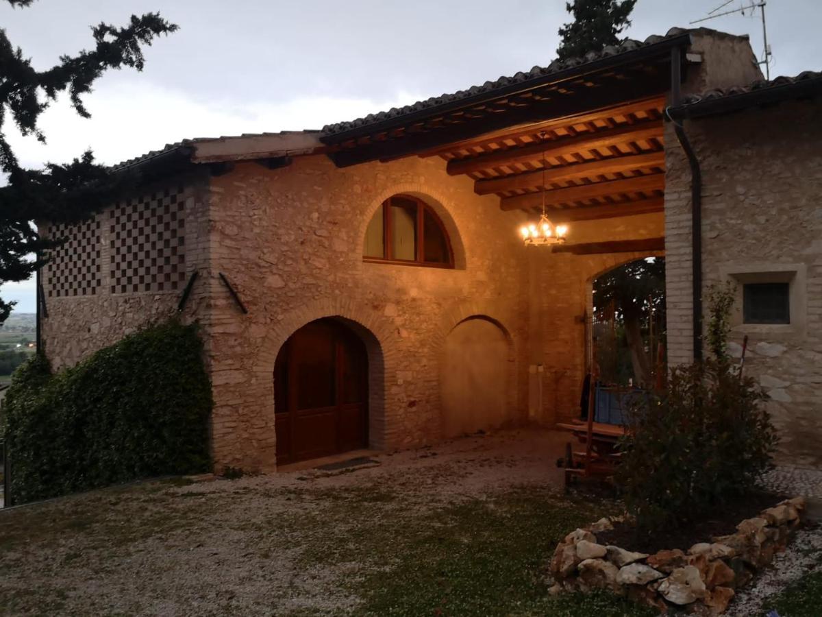 Corte Fratini Appartamenti Τρέβι Εξωτερικό φωτογραφία